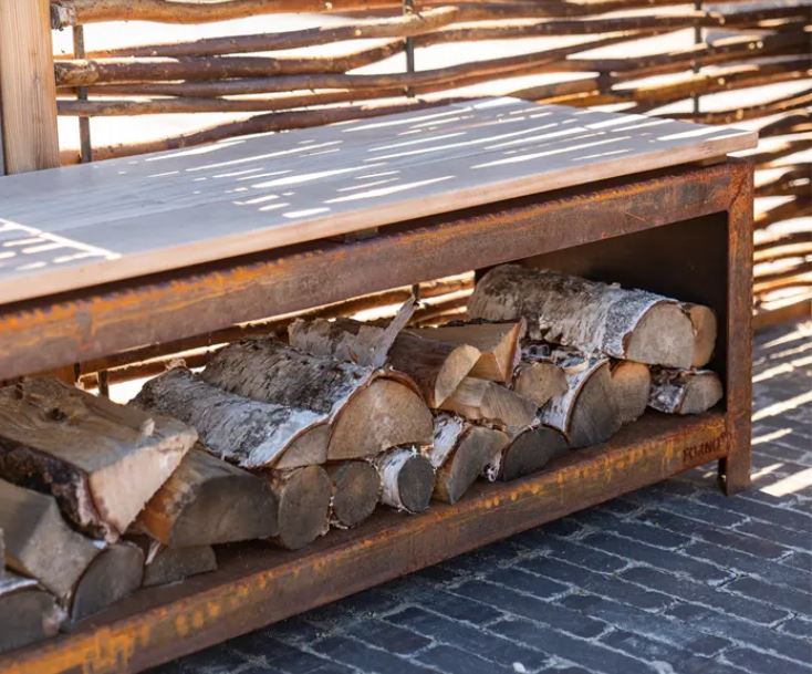 Bank mit Holzlagerplatz Logg Seat